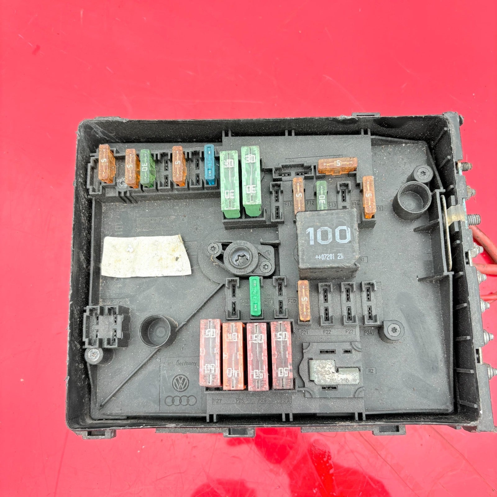 VW Golf Mk5 Central Electrics For Engine Bay Fuse Box 1K0937125A