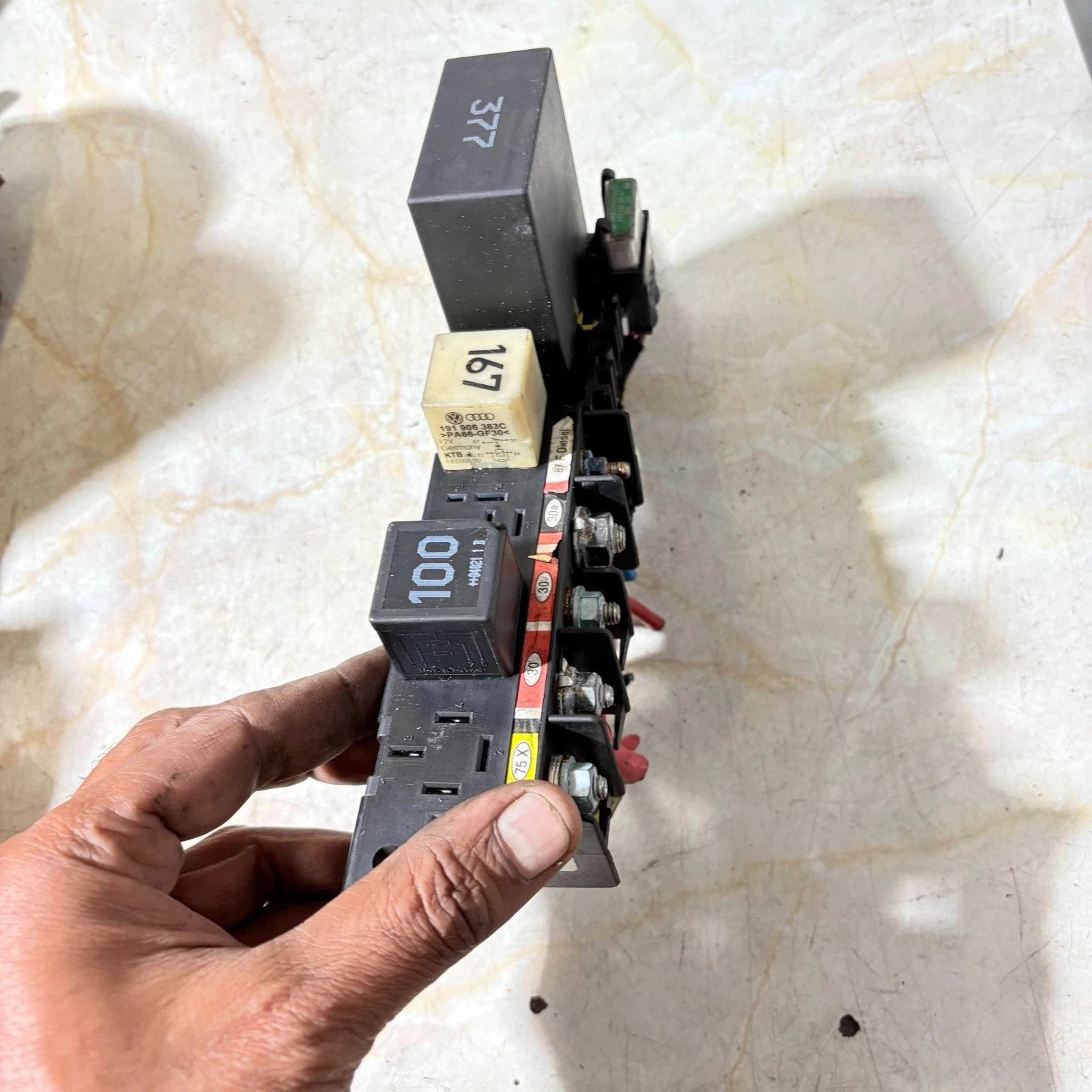 Audi TT 8N Mk1 Battery Fuse Box Relay Carrier 8N0937550A 1998-2006