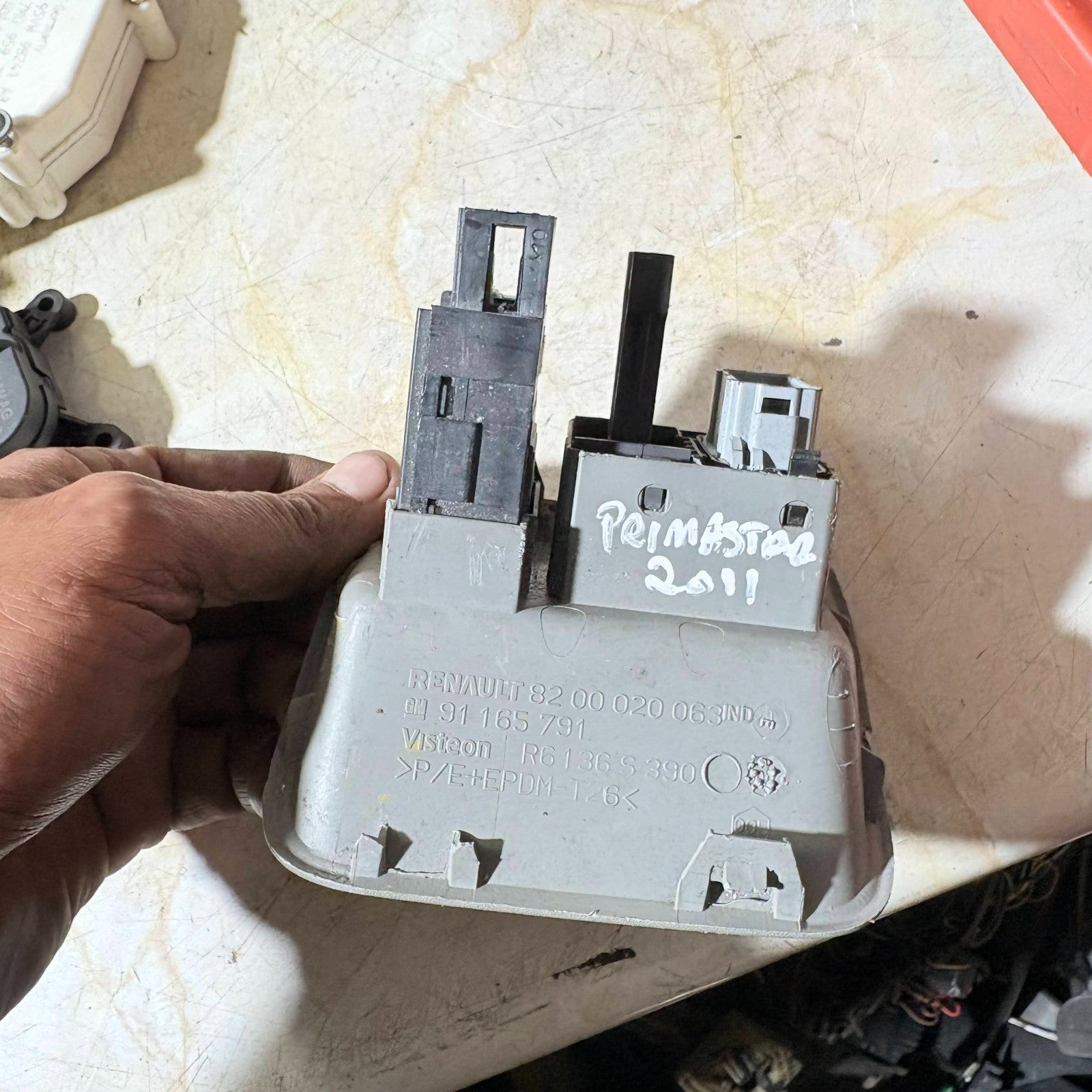 2001-2014 RENAULT PRIMASTER HEADLIGHT ADJUSTER SWITCH 8200020063