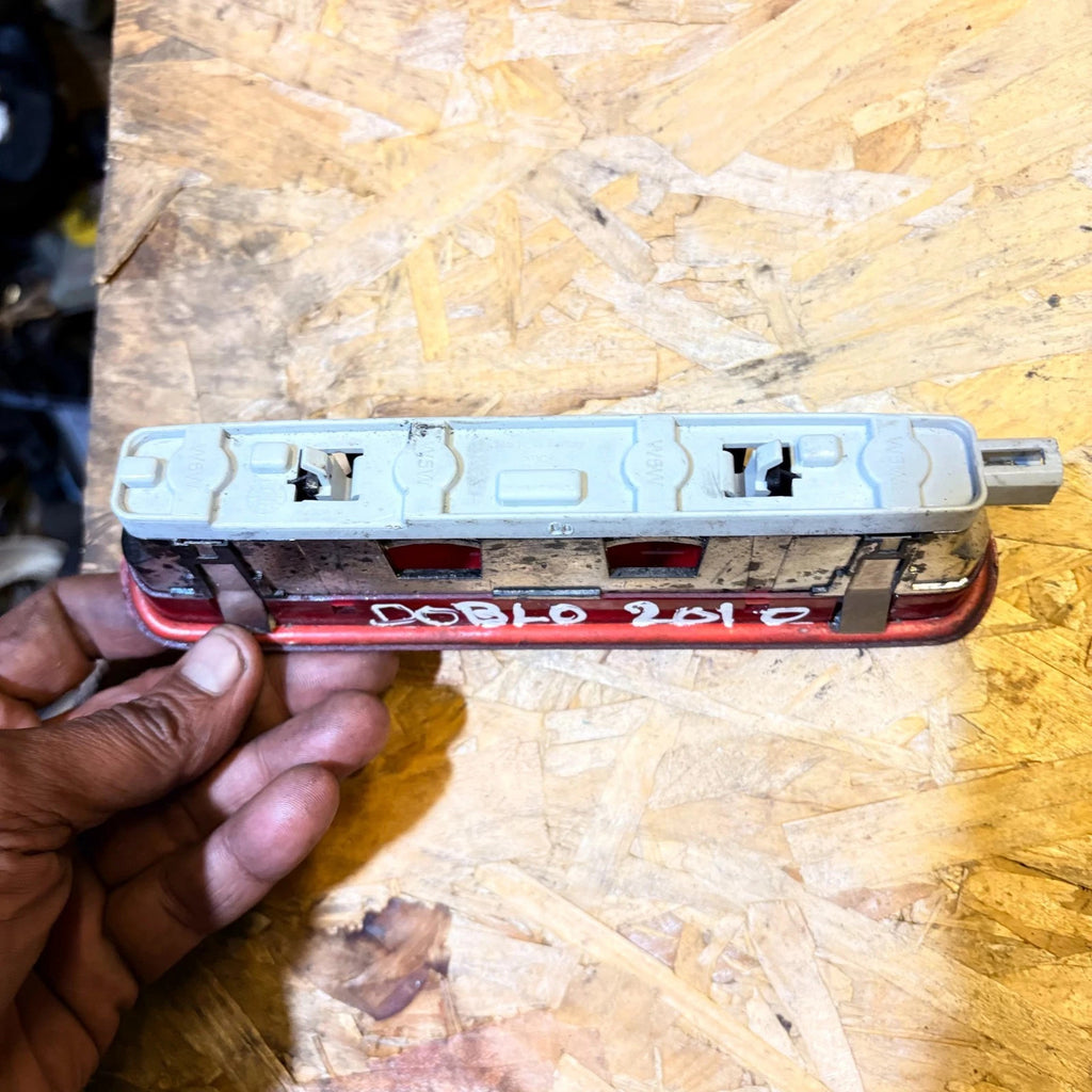 FIAT DOBLO REAR THIRD BRAKE LIGHT E240037