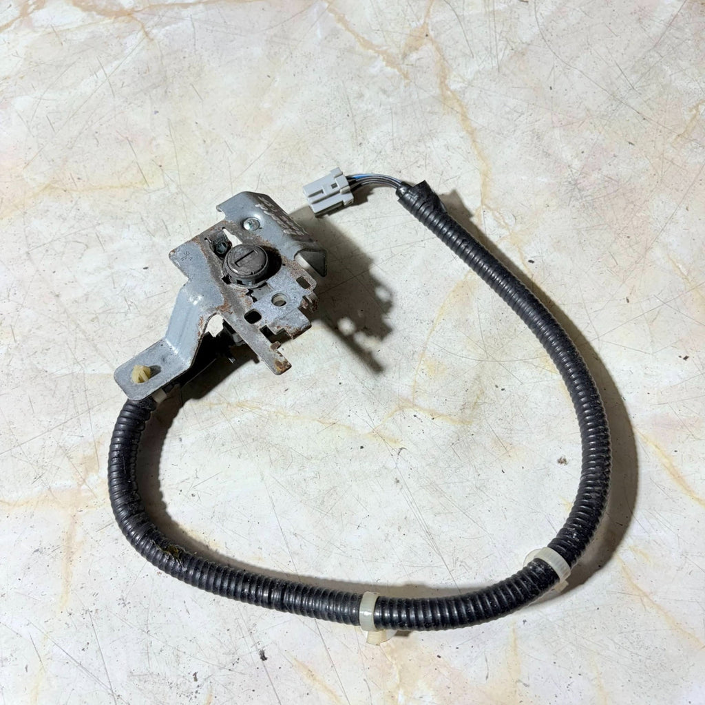 HONDA ACCORD Door Lock Right Off Side Front Saloon 2005