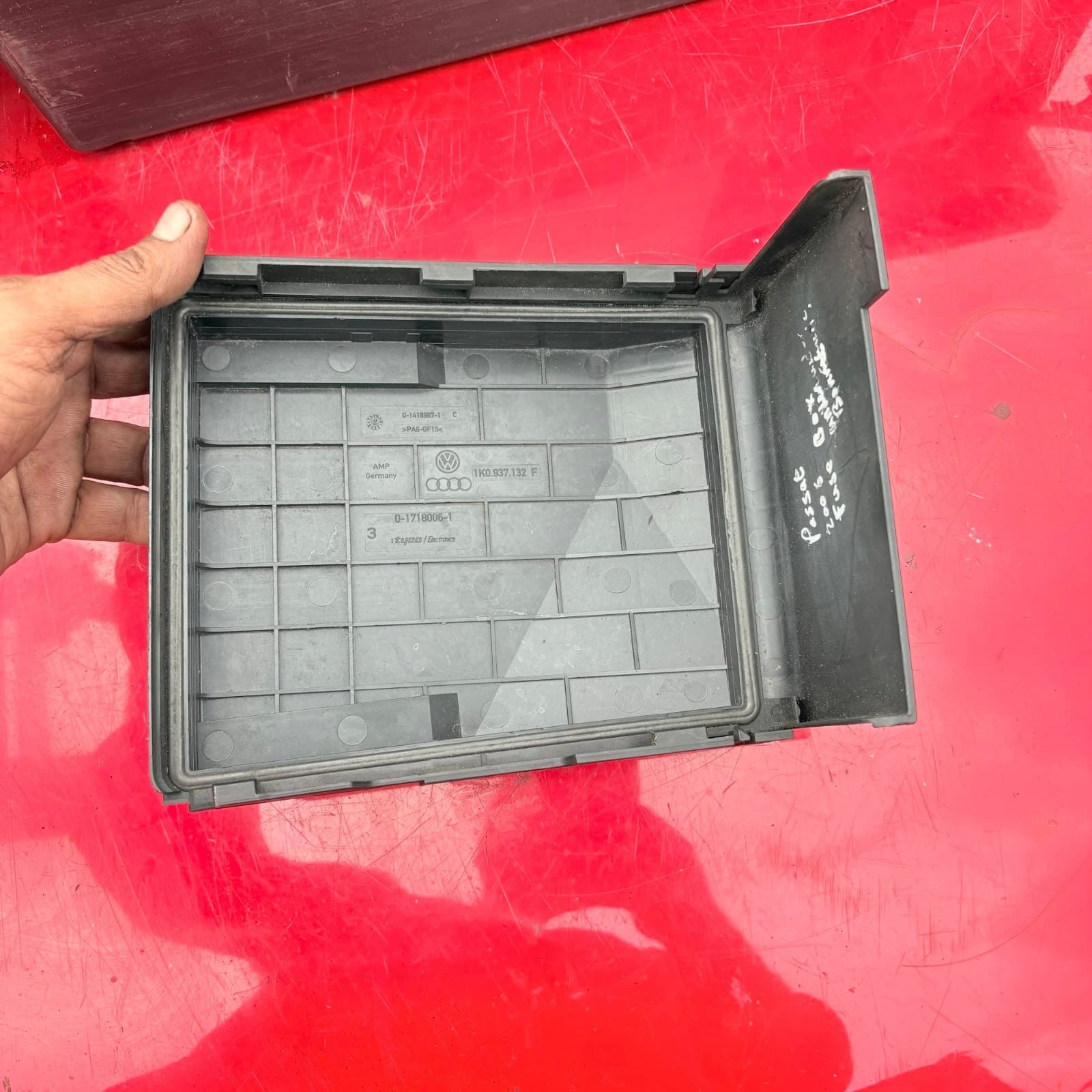 VW PASSAT B6 2005-2010 Engine Compartment Fuse Relay Box Cover Lid 1K0937132F