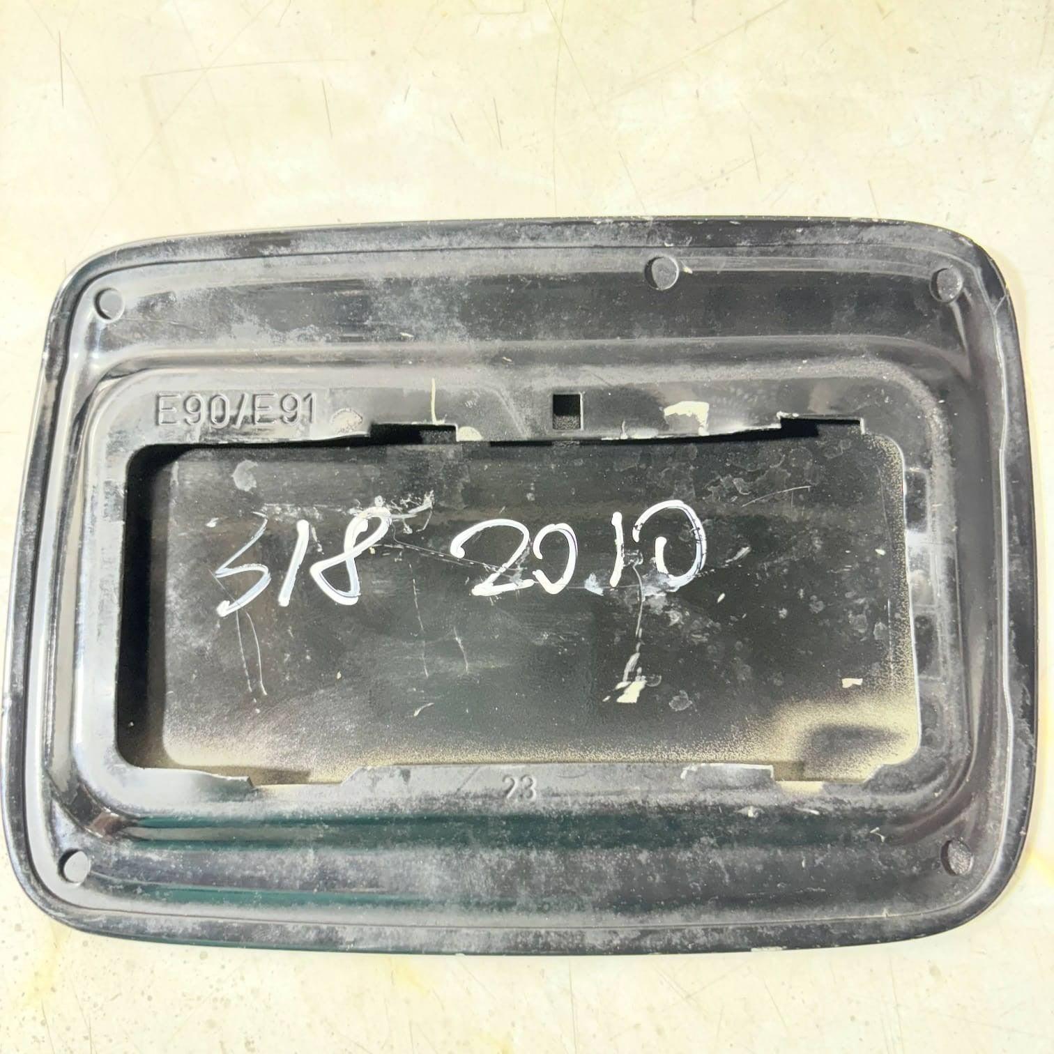 Fuel filler flap BMW 3 seriesfuelcapE90 E91 filler flap sapphire blackmetall2010