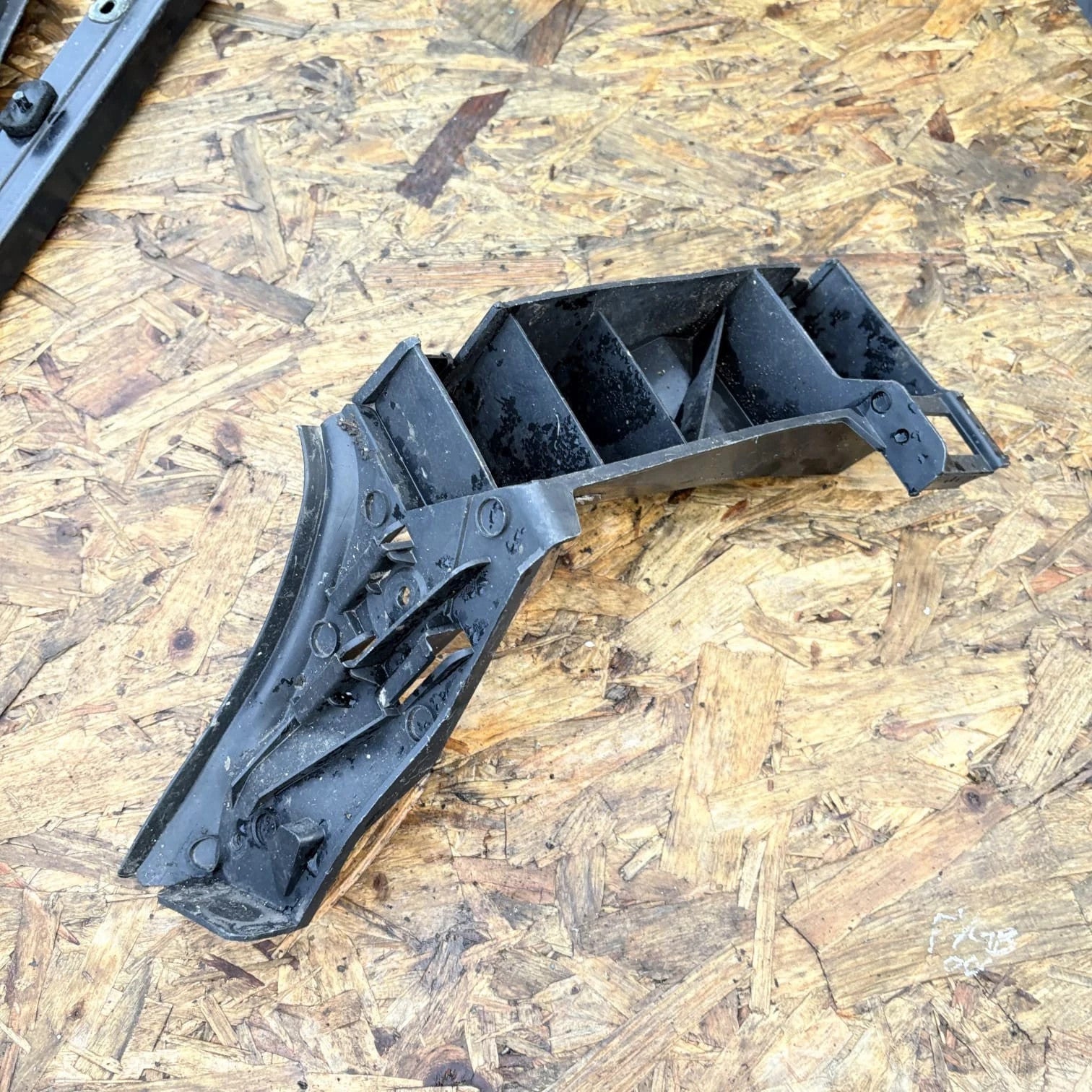 FOR VW POLO 2007 PASSENGER REAR BUMPER BRACKET 6Q6807375