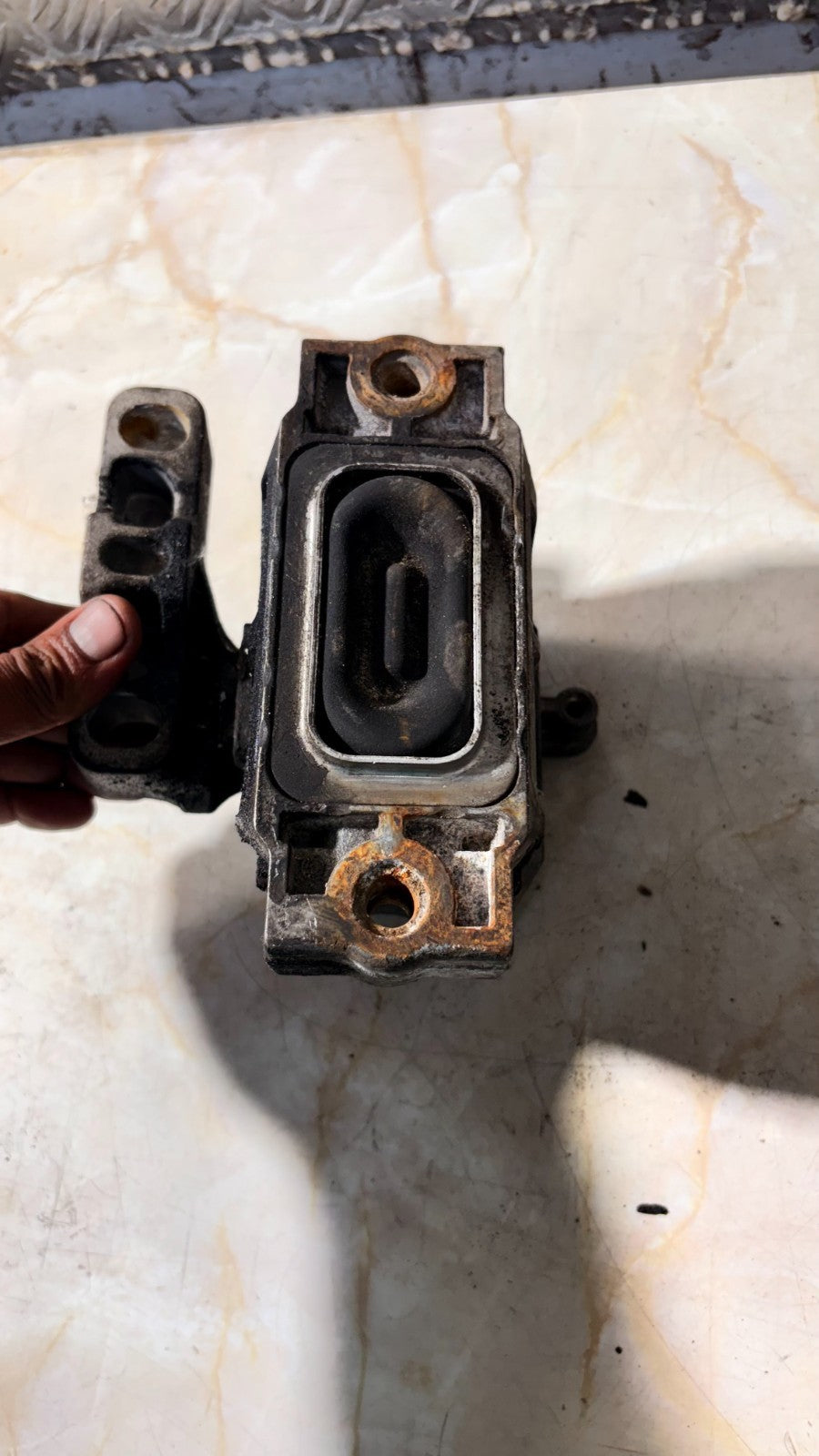 Skoda Octavia Mk3 Right Driver Side Engine Mount 1K0199262 18-20 Hatch Estate 1
