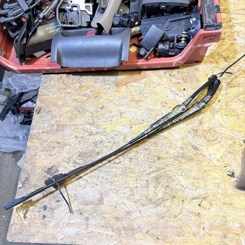 AUDI A4 MK4 FL FRONT WIPER ARMS X2 PAIR 8K2955407 8K2955408 2014 OSF/NSF