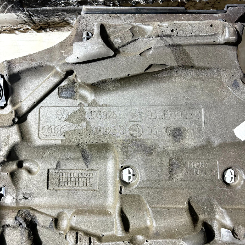 VW Passat Tiguan Golf Audi A3 2.0 TDI Diesel Engine Top Cover 08-15 03L103925D