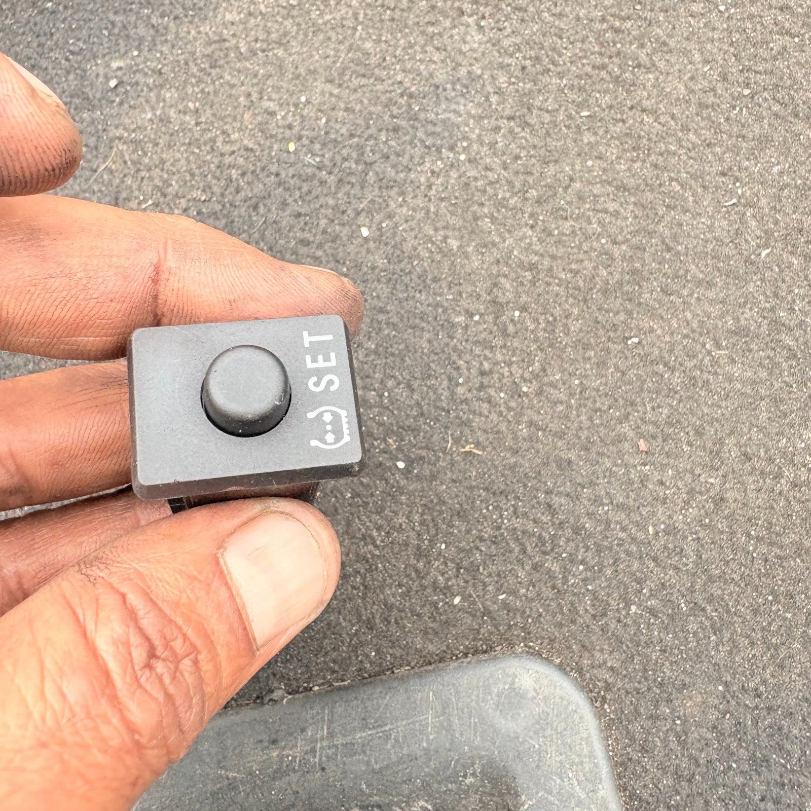 Toyota RAV4 XA40 Tire Pressure Reset Button 15A257 2015