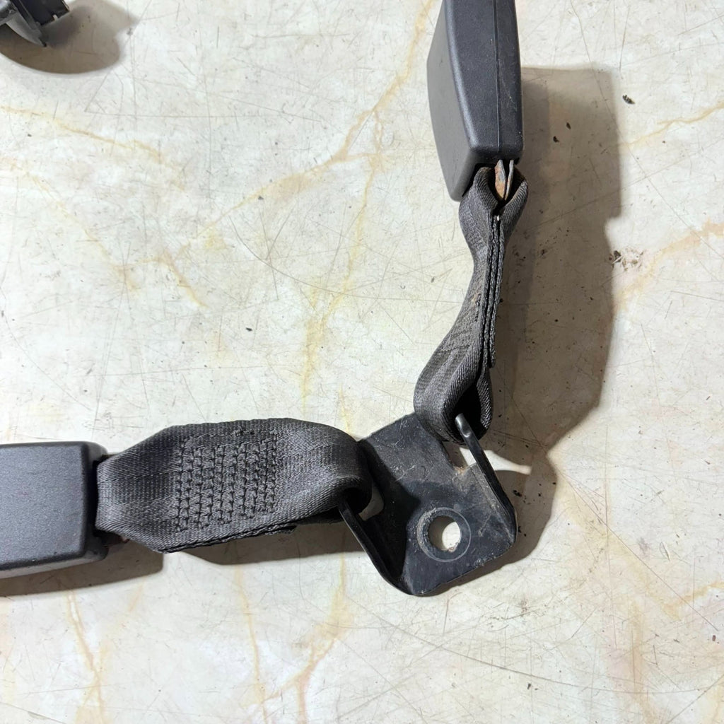 Toyota Avensis Right Driver Os Rear Seat Belt Stalk Buckle Twin Mk2 2003-2009A