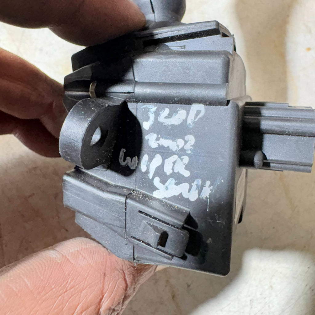 BMW 320D CONVERTIBLE WIPER STALK SWITCH 8 363 664 M