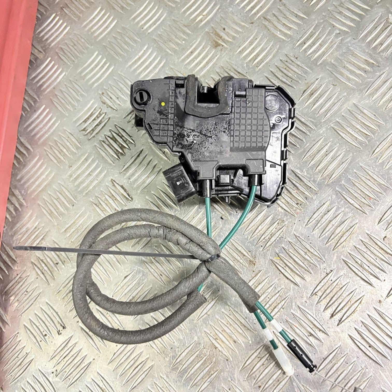 7131035001 PASSENGER REAR DOOR LOCK/E1-B3-51-2/FOR SSANGYONG TIVOLI CRYST 2017