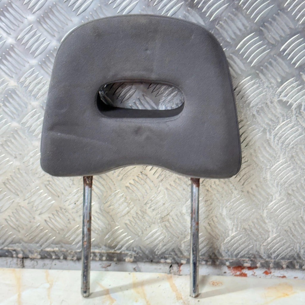 NISSAN X-TRAIL T30 FRONT HEADREST FITS EITHER DRIVERS OR PASSENGER
