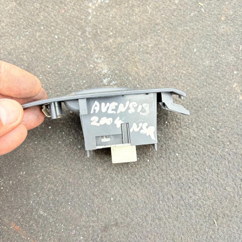 2004-2008 TOYOTA AVENSIS PASSENGER SIDE REAR LEFT WINDOW SWITCH 74272-05020