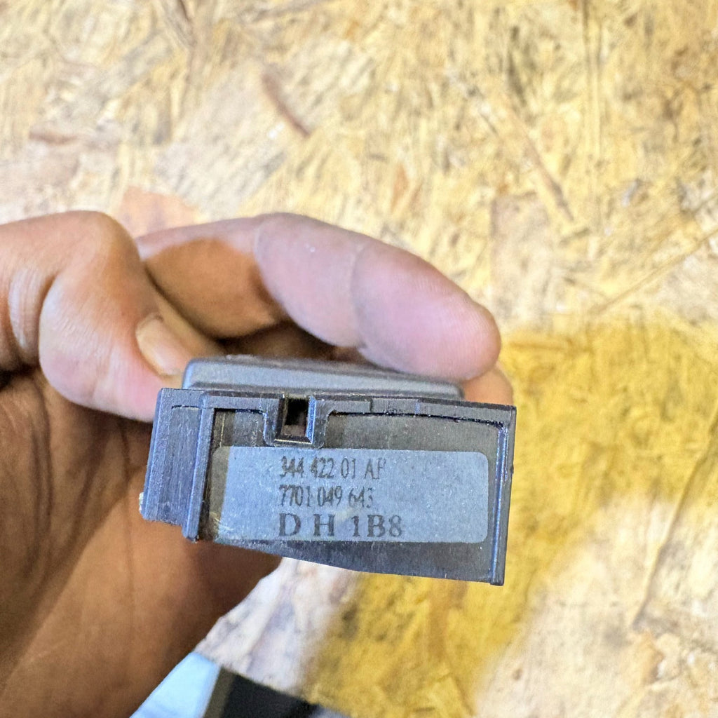 RENAULT TWINGO 2008 RADIO CONTROL STALK SWITCH 7701049643