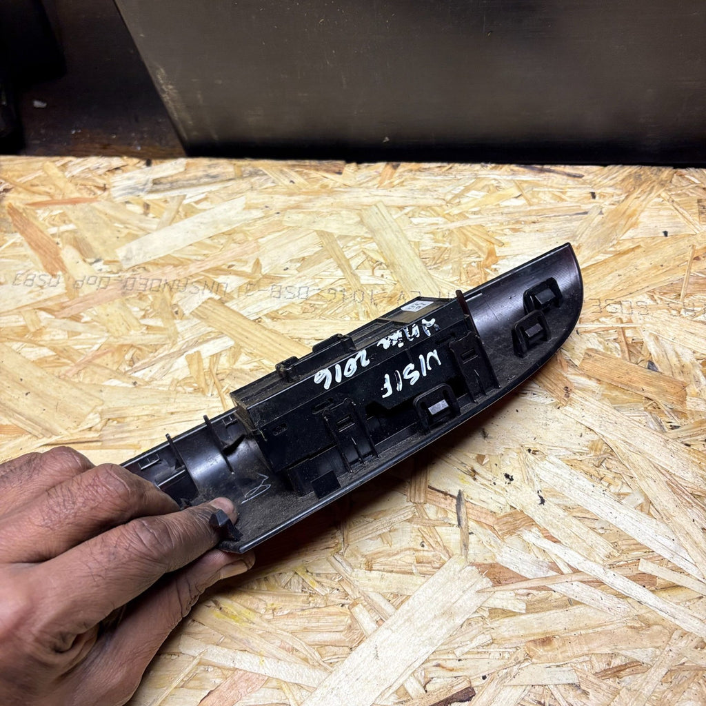 2010-2019 NISSAN JUKE PASSENGER FRONT LEFT SIDE WINDOW SWITCH 25411-1KA5A