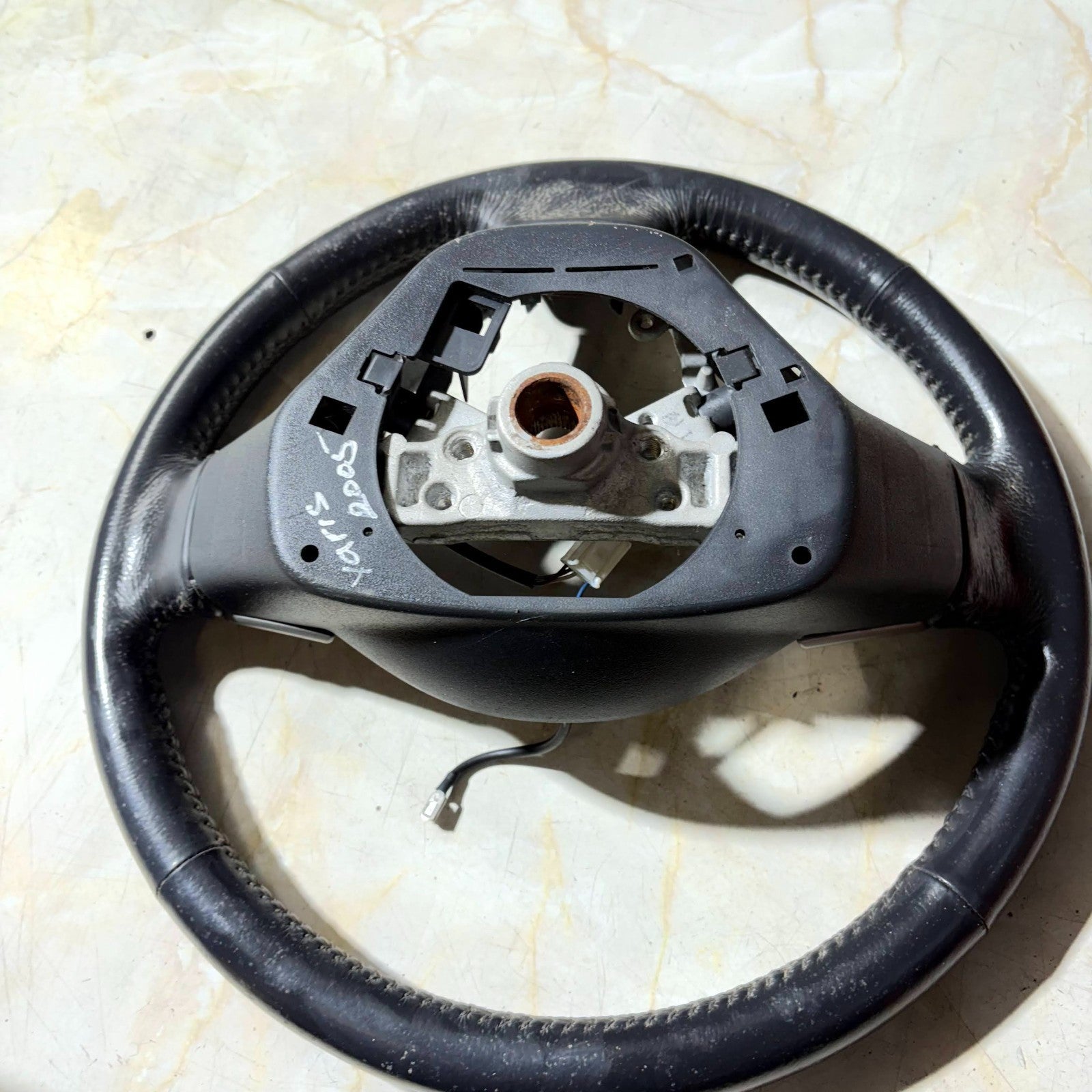 Toyota Yaris Mk2 XP90 2006-2011 Leather Steering Wheel Audio RHD GS120-02460