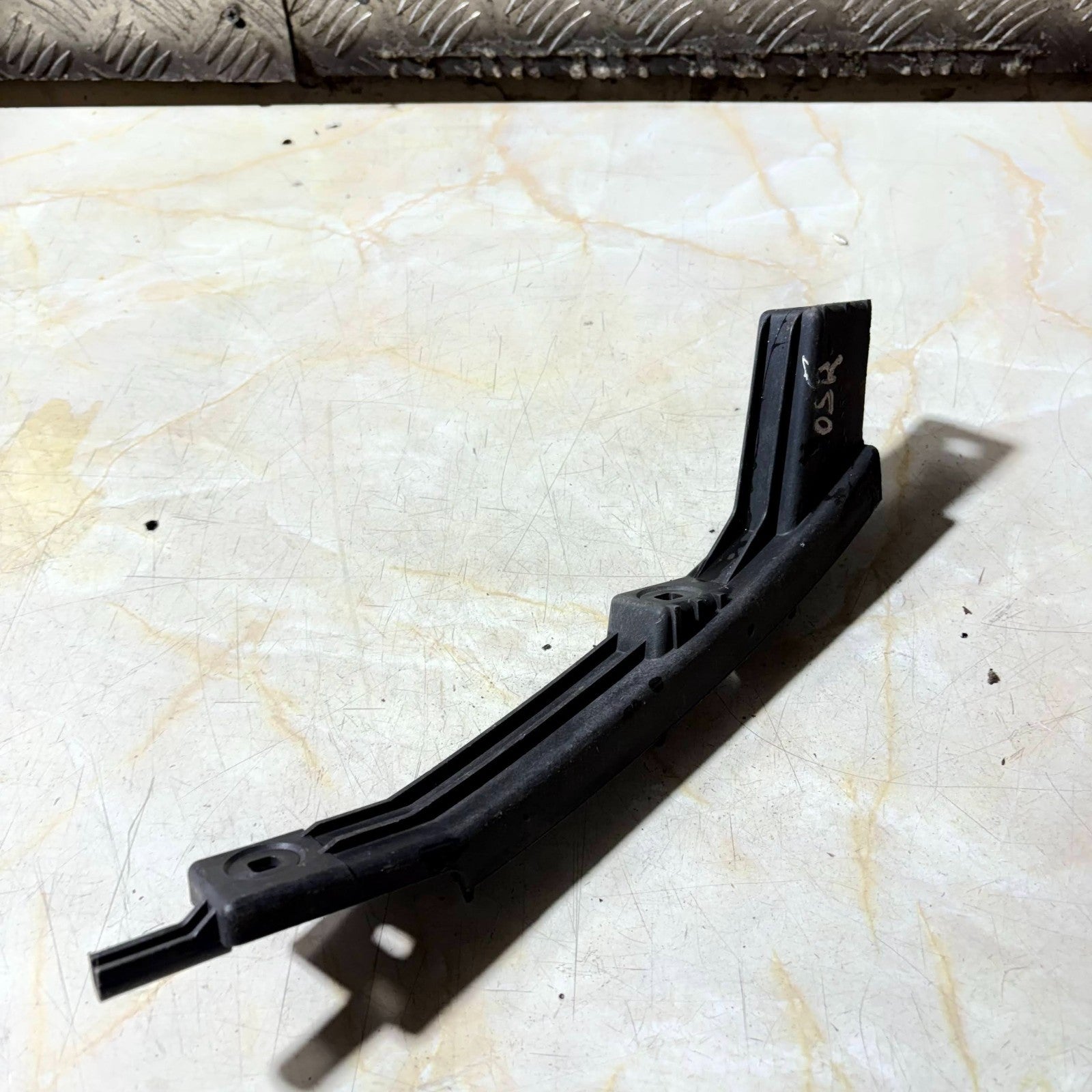 AUDI TT MK1 8N9 2000-2006 REAR RIGHT BUMPER GUIDE BRACKET 8N0807454