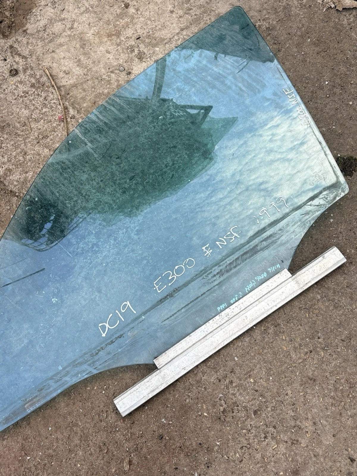 Mercedes E Class Window Glass Passenger Front W210 E220 CDI 1997-2002 ESTATE