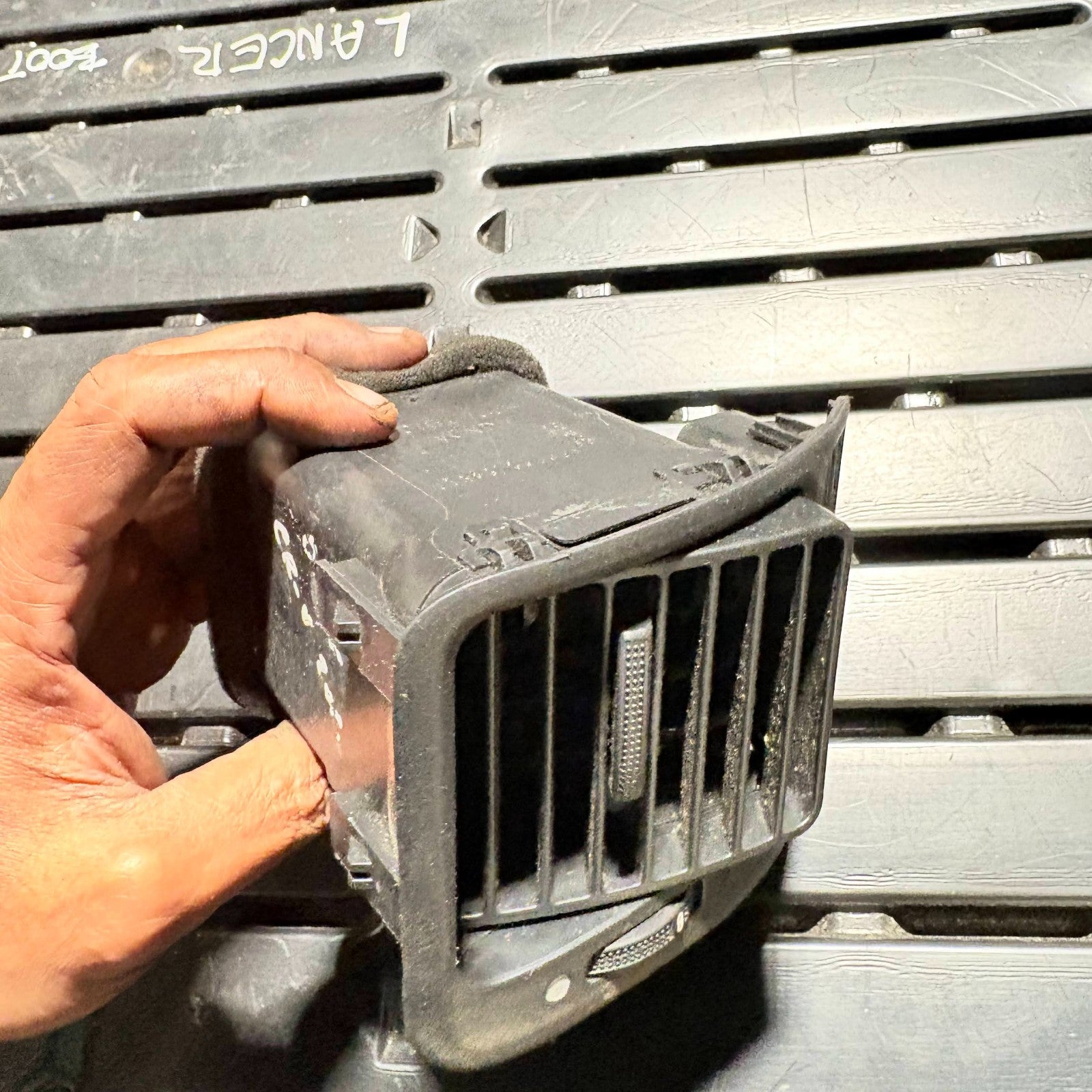 HONDA CRV 2006-2012 FRONT RIGHT DRIVER SIDE DASHBOARD AIR VENT
