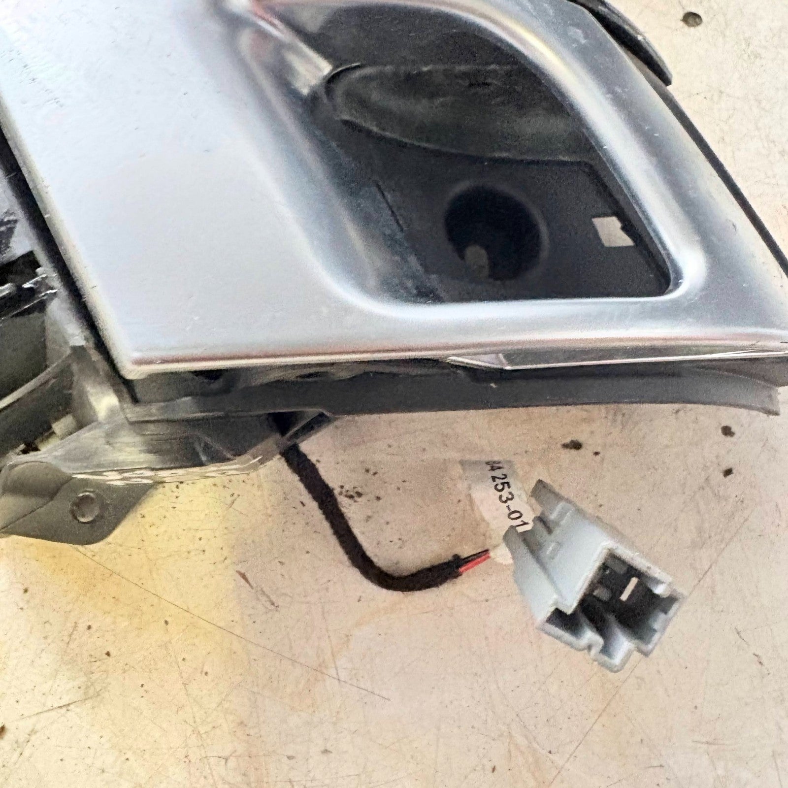 RANGE ROVER VOGUE REAR LEFT DOOR HANDLE UNIT