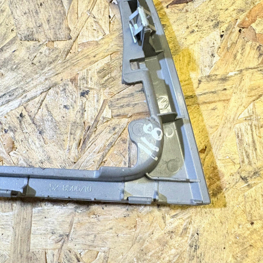 BMW 1 Series 118 Gear Stick Surround Trim Fascia 528506/10