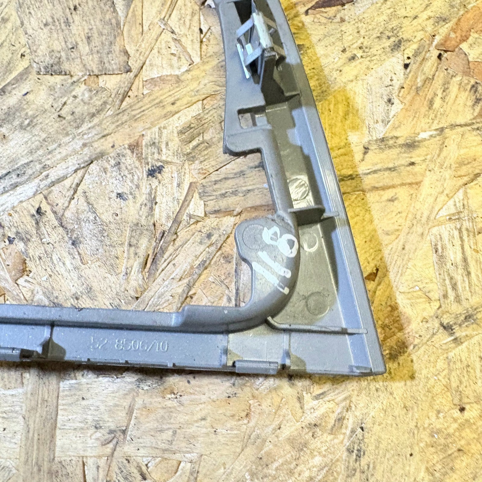 BMW 1 Series 118 Gear Stick Surround Trim Fascia 528506/10