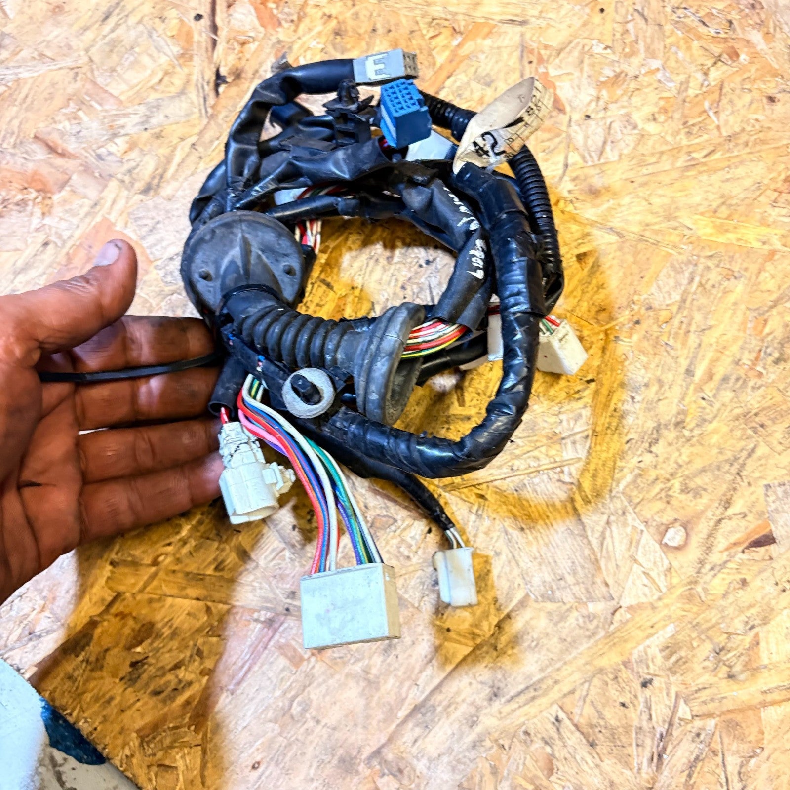 Daihatsu Sirion MK2 2009 Front right driver side door wiring loom A006642