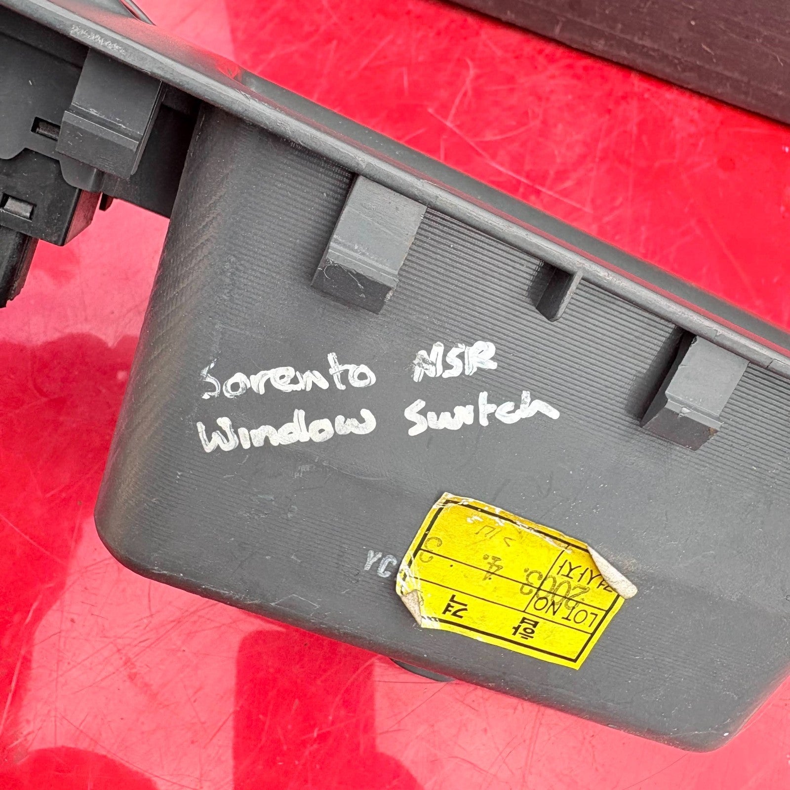 KIA SORENTO DOOR ELECTRIC WINDOW SWITCH LEFT REAR N/S/R 478520-1110