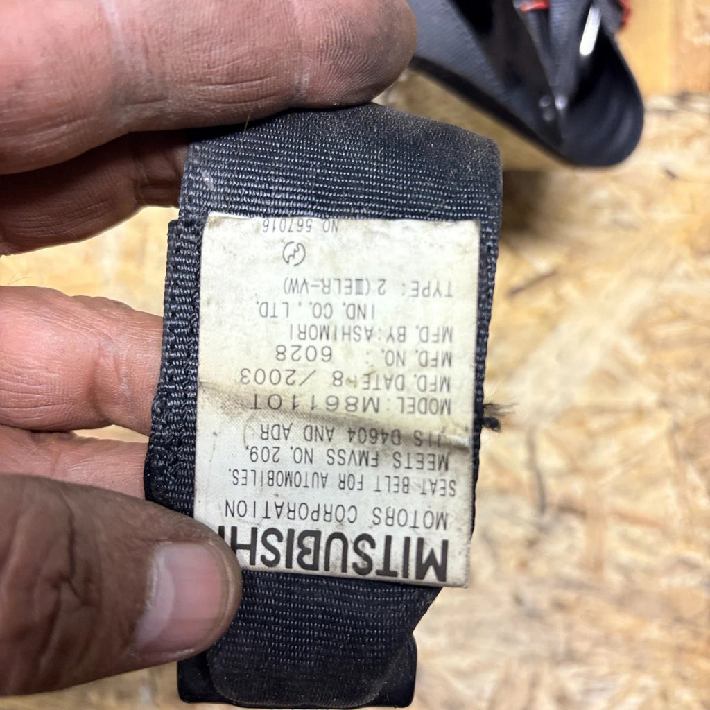 MITSUBISHI SHOGUN SEAT BELT REAR RIGHT DRIVER SIDE 2004