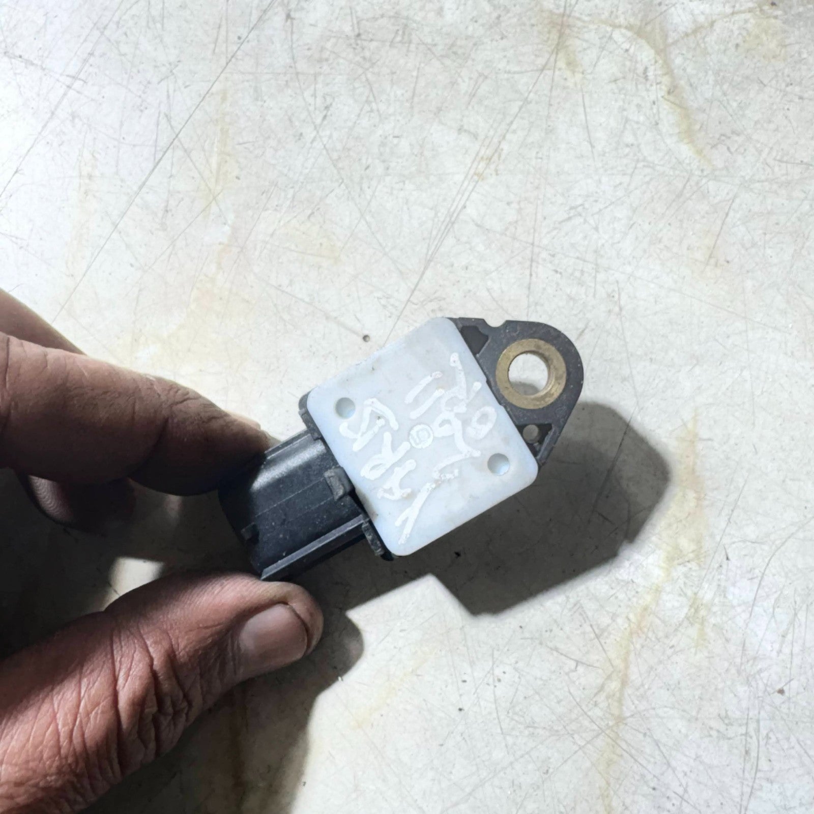 Toyota Yaris Mk2 2005–2012 Impact Crash Sensor 898310D010