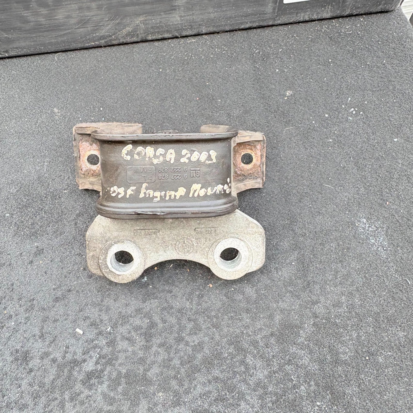 2003 VAUXHALL CORSA DRIVER SIDE LEFT Front Engine Mount 9 227 878