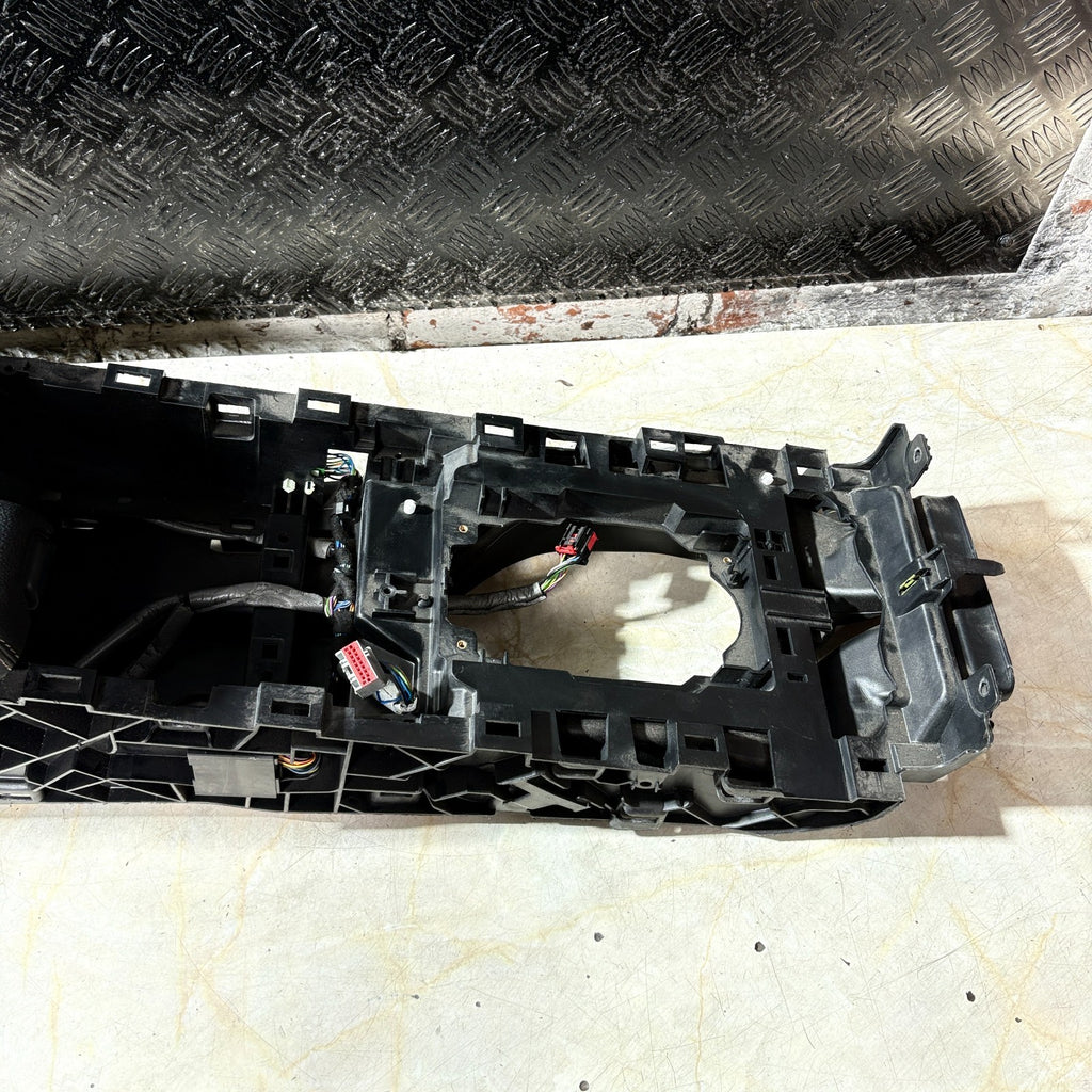 JAGUAR XE X760 2015-2019 CENTRE CONSOLE ARMREST TUNNEL SUB STRUCTURE FRAME BASE