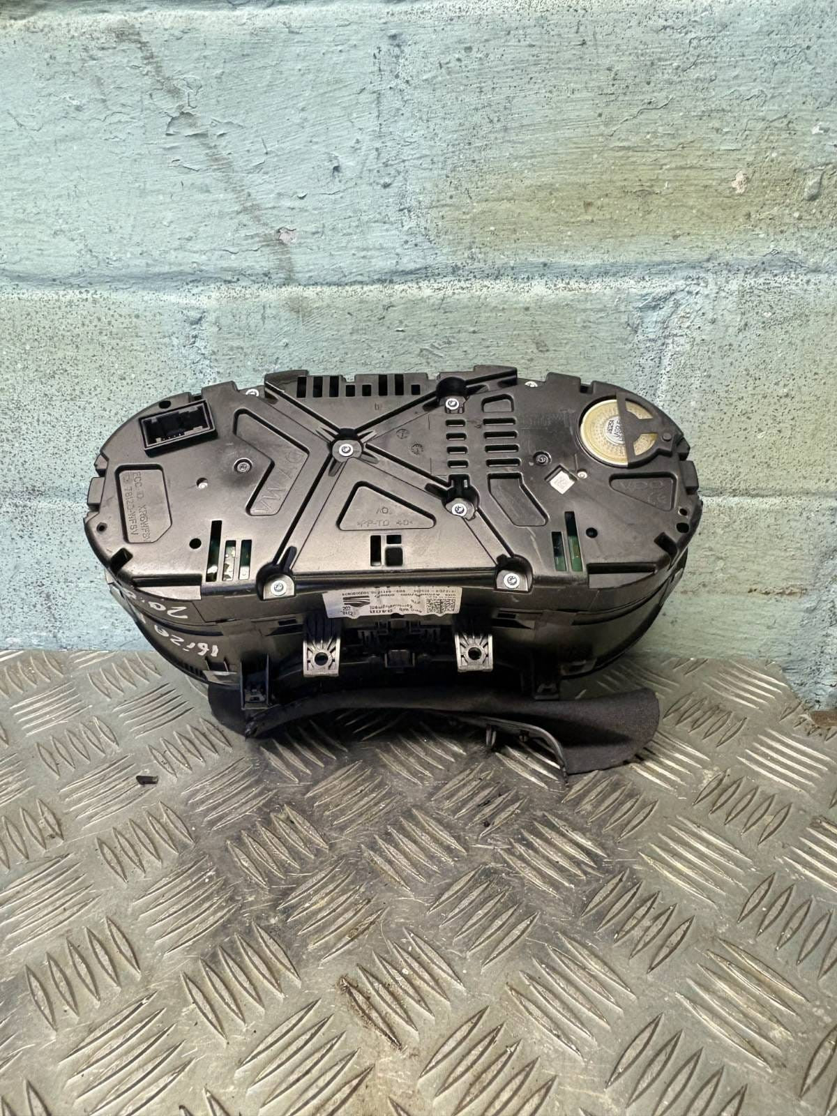 INSTRUMENT CLUSTER SKODA FABIA MK3 (NJ) 2016 PETROL Speedo Clock A2c87325600