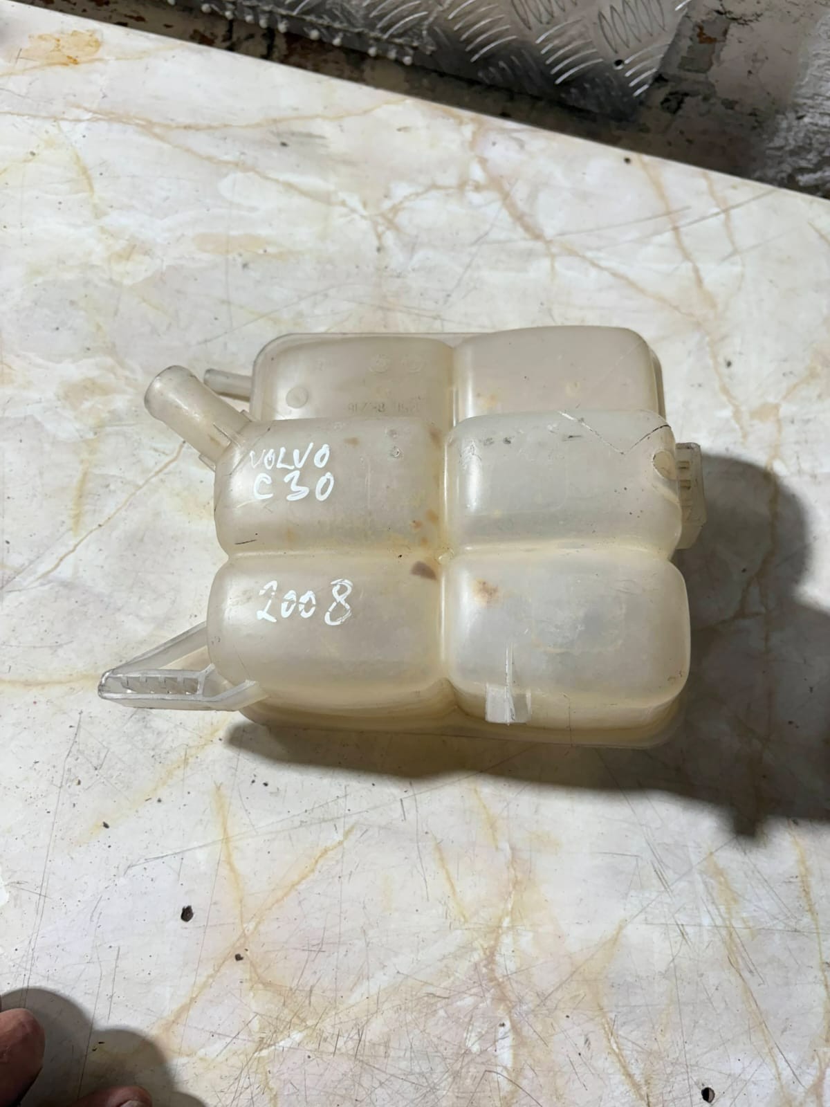 3M5H-8K218 Volvo C30 08-13 C70 06-13 S40 V50 04-12 Coolant Tank