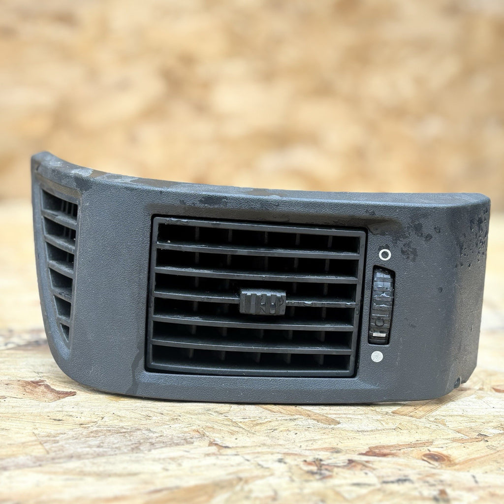 Peugeot Boxer Relay MK3 2020 N/S passenger left front dash Air vent 385823