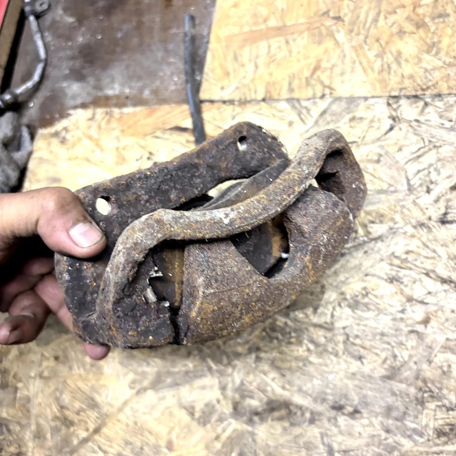 Nissan Note E11, NE11 Driver Side Brake Caliper 14390260