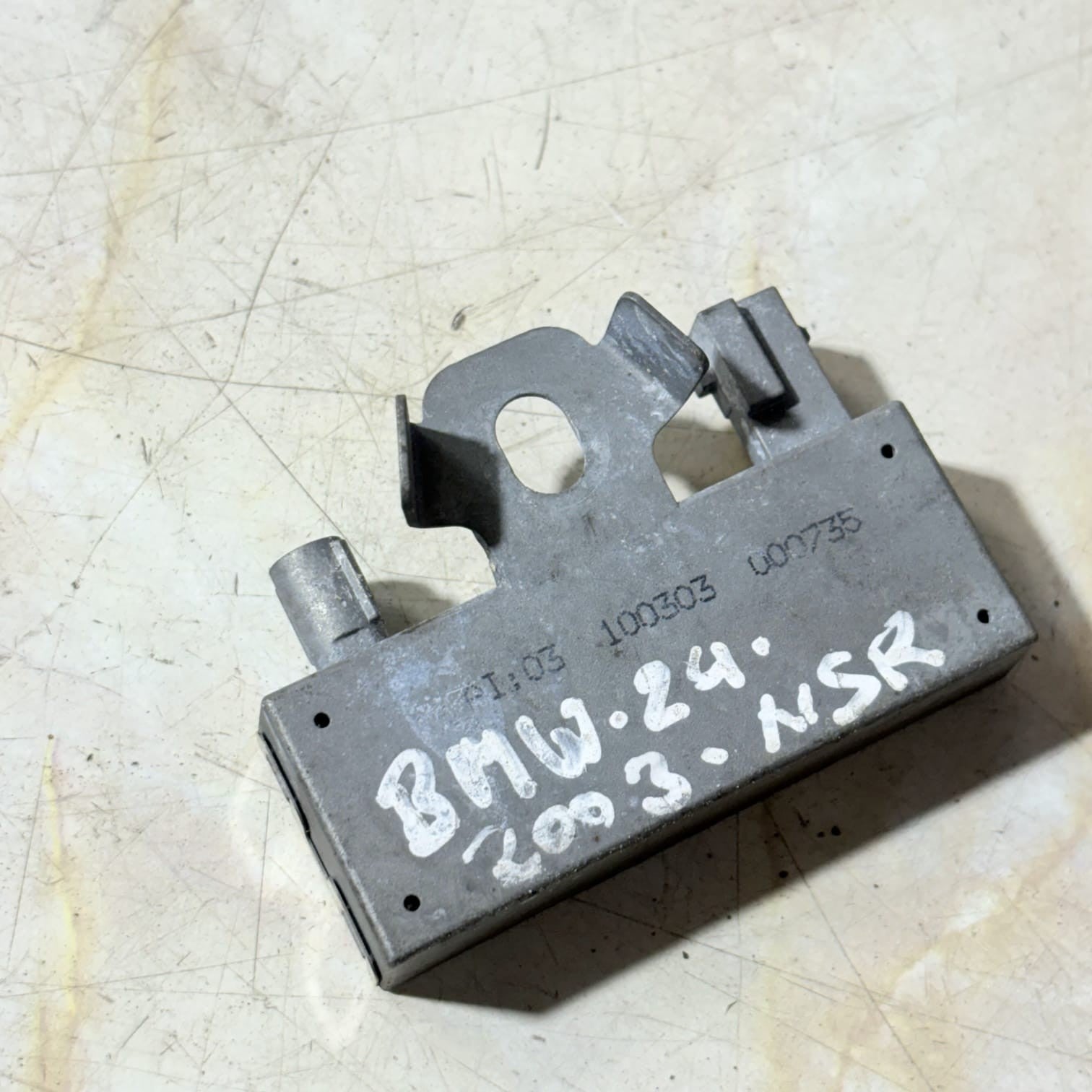 BMW Z4 E85 E86 2003 Aerial antenna amplifier Passenger Rear 6912243 65206912243