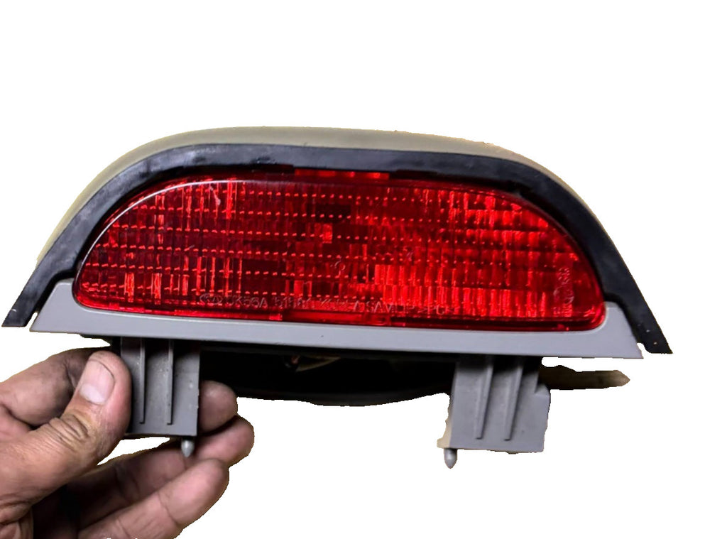 Kia Sedona 2004-2005 0K52Y51580BCY High Level Third Brake Light Tailgate