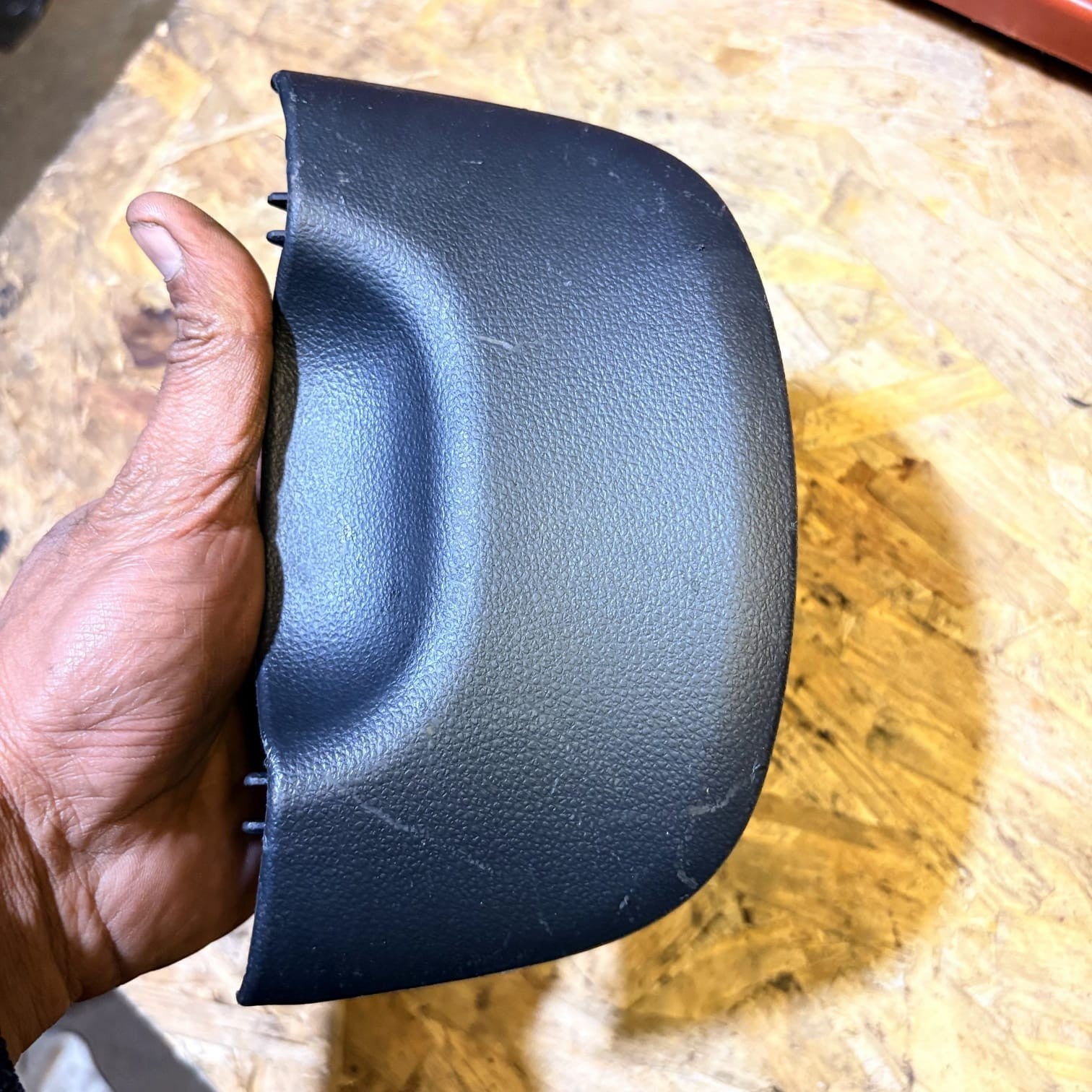 KIA CARENS UN 2006-2013 REAR CENTRE CONSOLE ASHTRAY TRAY ASSEMBLY 84551-1D000