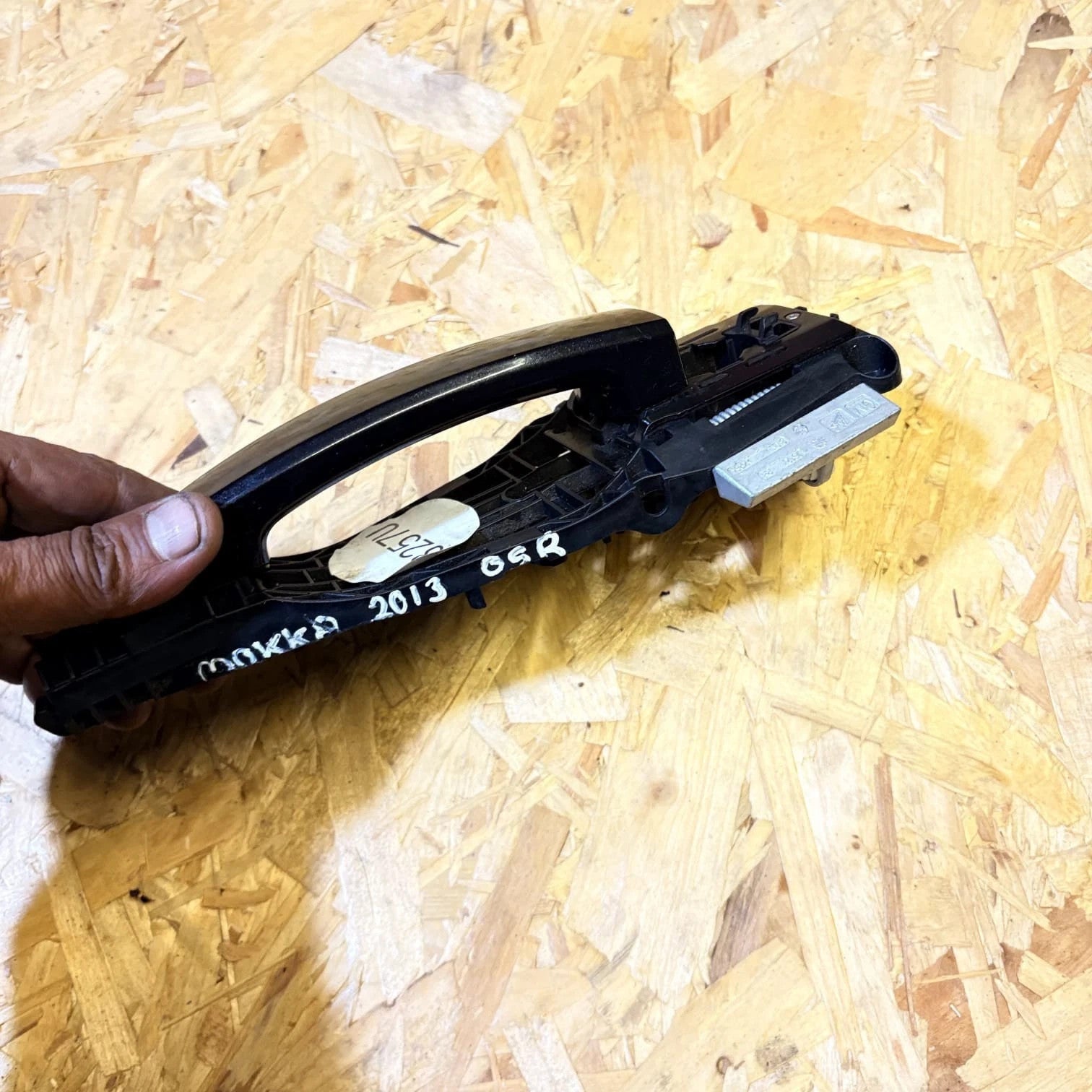 Opel Mokka OSR DRIVERS REAR SIDE DOOR HANDLE 2HU BLACK 2013 7512 3257U