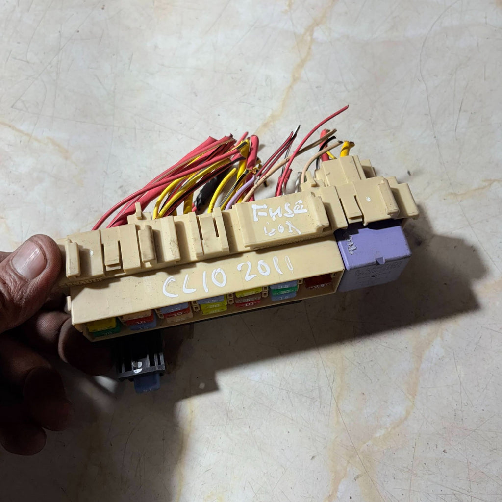 Renault Clio Mk3 2005-2012 Fuse & Relay Box Module