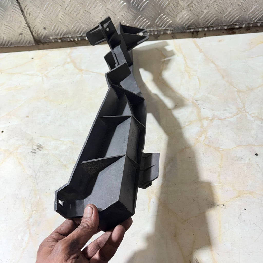 Land Rover Range Rover 2004 Left Front Bumper Cover Support Bracket