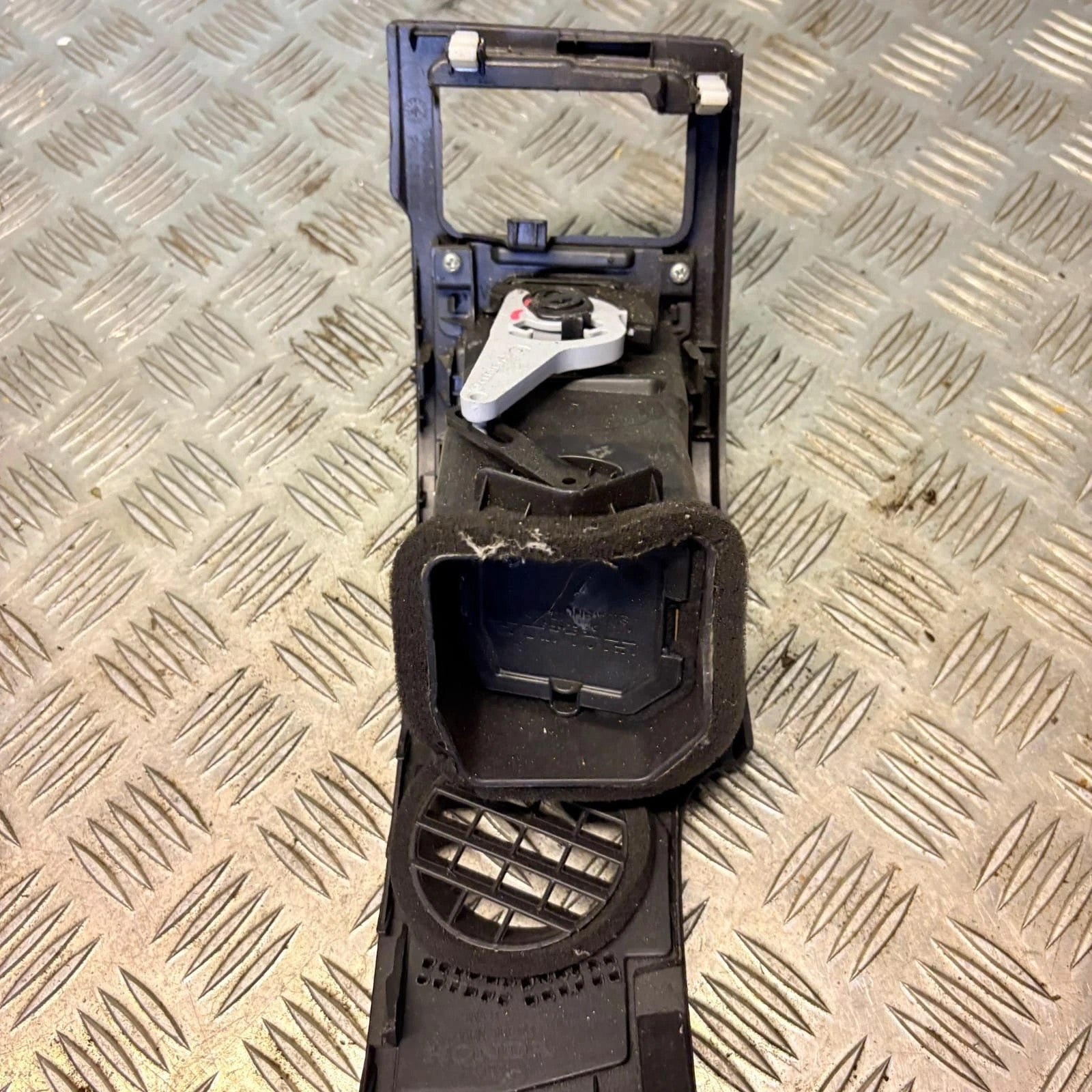 Honda CR-V Mk3 2007-2012 RHD Dash Air Vent Outlet Right Driver 77620-SWW-E010-M1