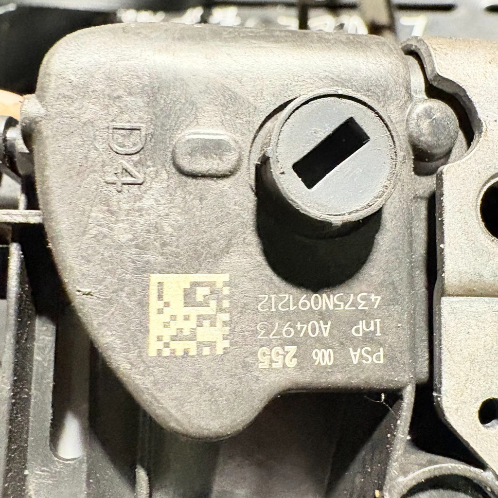 2015 CITROEN DS3 DOOR LOCK ASSEMBLY (RIGHT FRONT) A04973