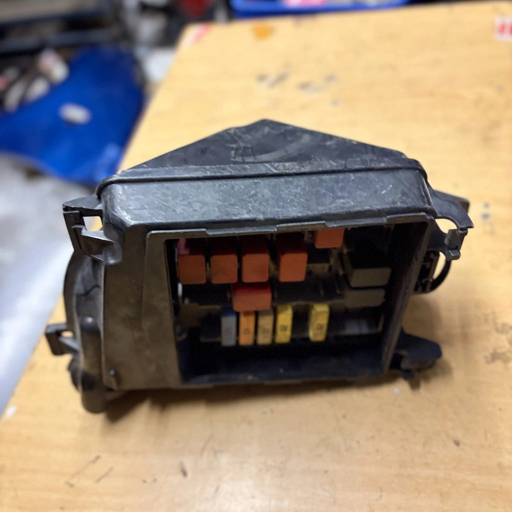 Fiat 500 2009 Engine Bay Fuse Box Relay Box Under Bonnet Power Distribution