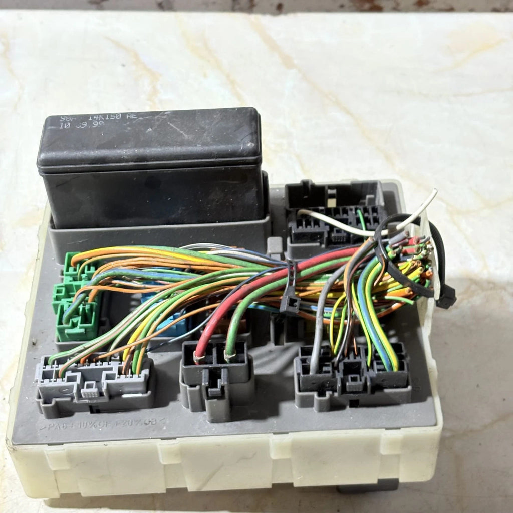 FORD FOCUS MK1 98-04 TURNIER ESTATE FUSE BOX MODULE 98AG14N089AA 98AG14A073CH