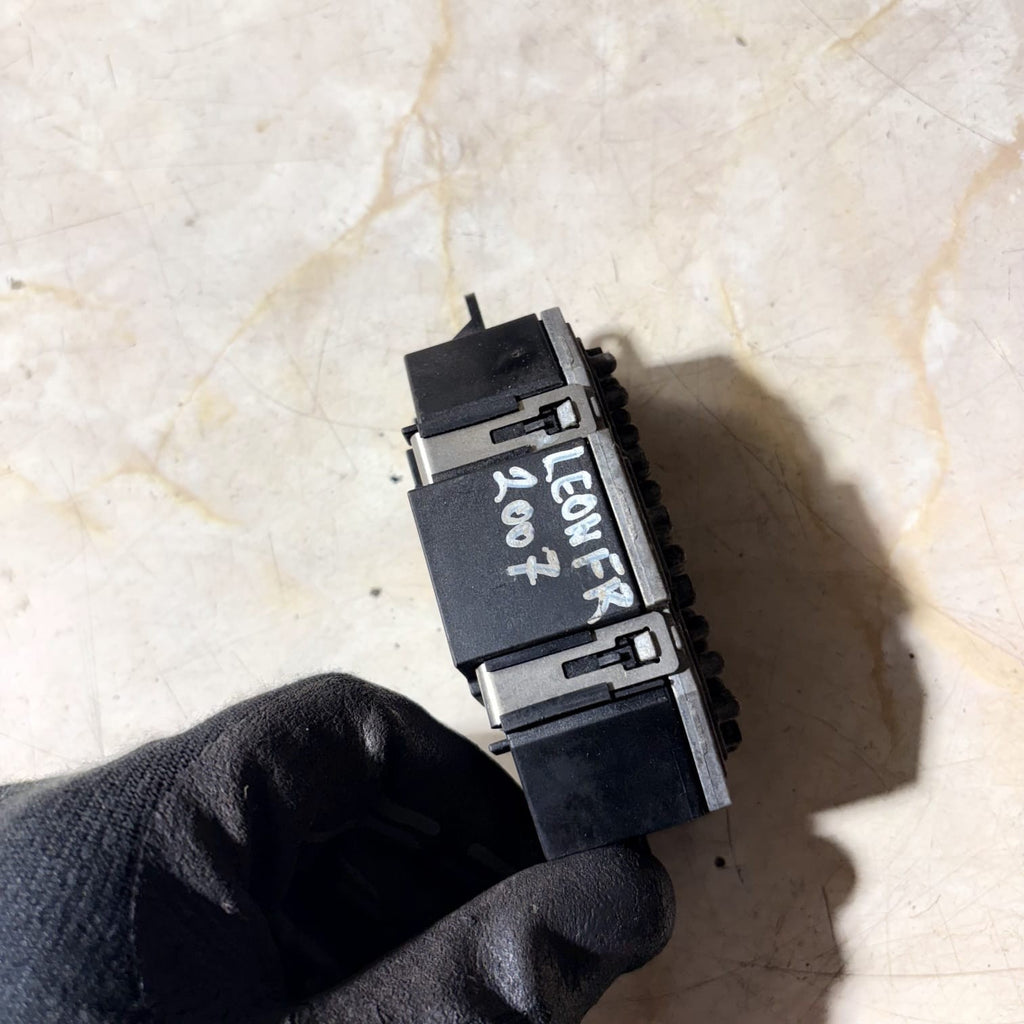 SEAT LEON FR MK2 2006-2012 HEATER BLOWER MOTOR CONTROL REGULATOR 3C0907521B