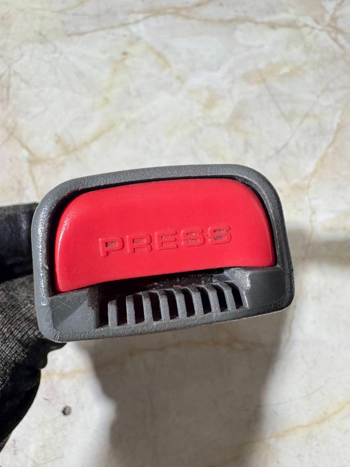 HYUNDAI SANTA FE 2000-2006 PASSENGER SIDE LEFT FRONT SEAT BELT BUCKLE