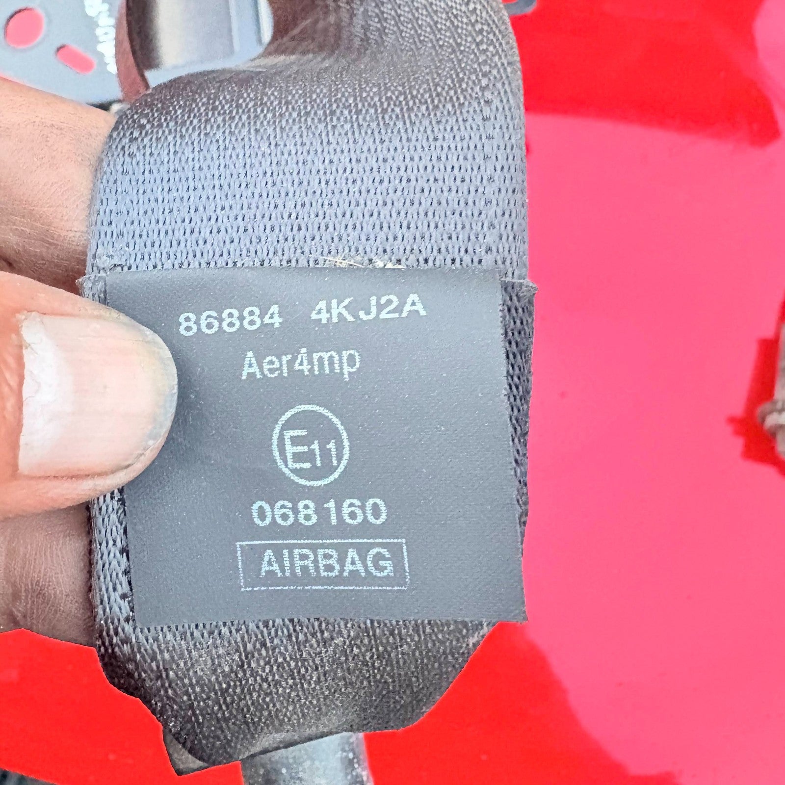 Nissan Navara 2015-Seatbelt
