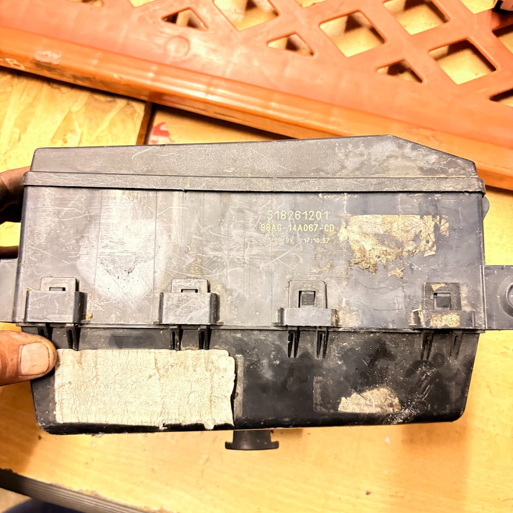 Ford Focus MK1 Engine Bay Fuse Box 1998-2004 518261201 98AG14A067CD